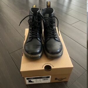 Dr. Martens Zavala J boots